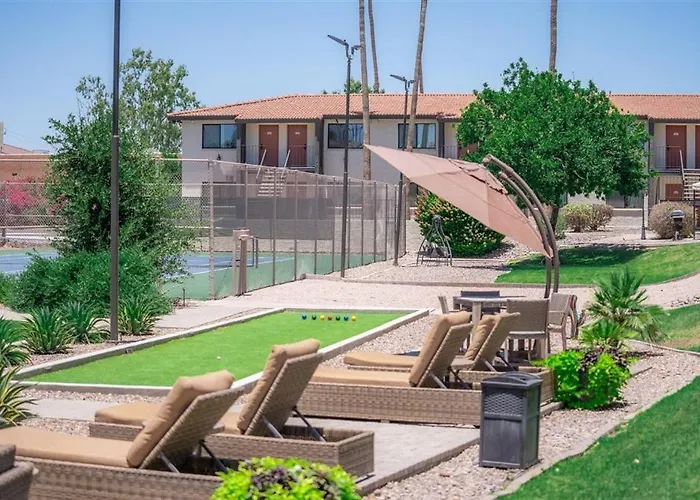 126 Fully Furnished 1br Suite-prime Location