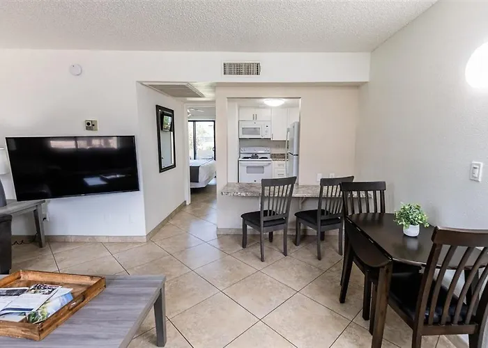 126 Fully Furnished 1br Suite-prime Location *