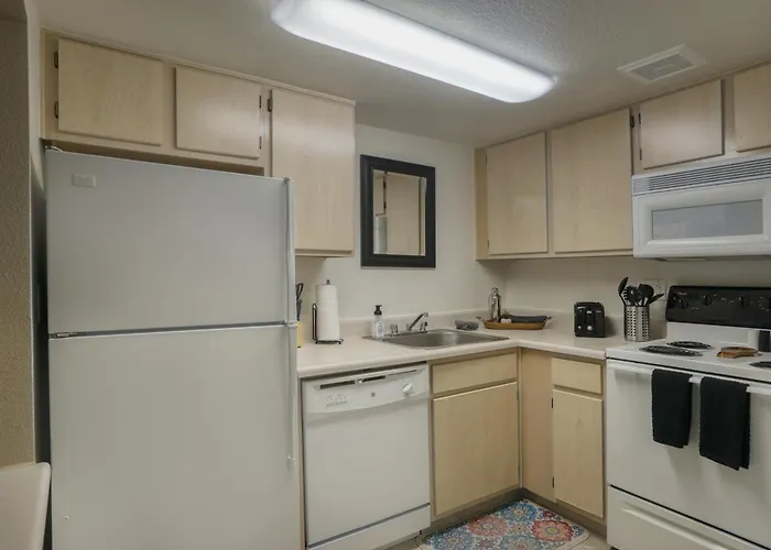 Apartament 126 Fully Furnished 1br Suite-prime Location