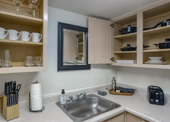 Apartament 126 Fully Furnished 1br Suite-prime Location *